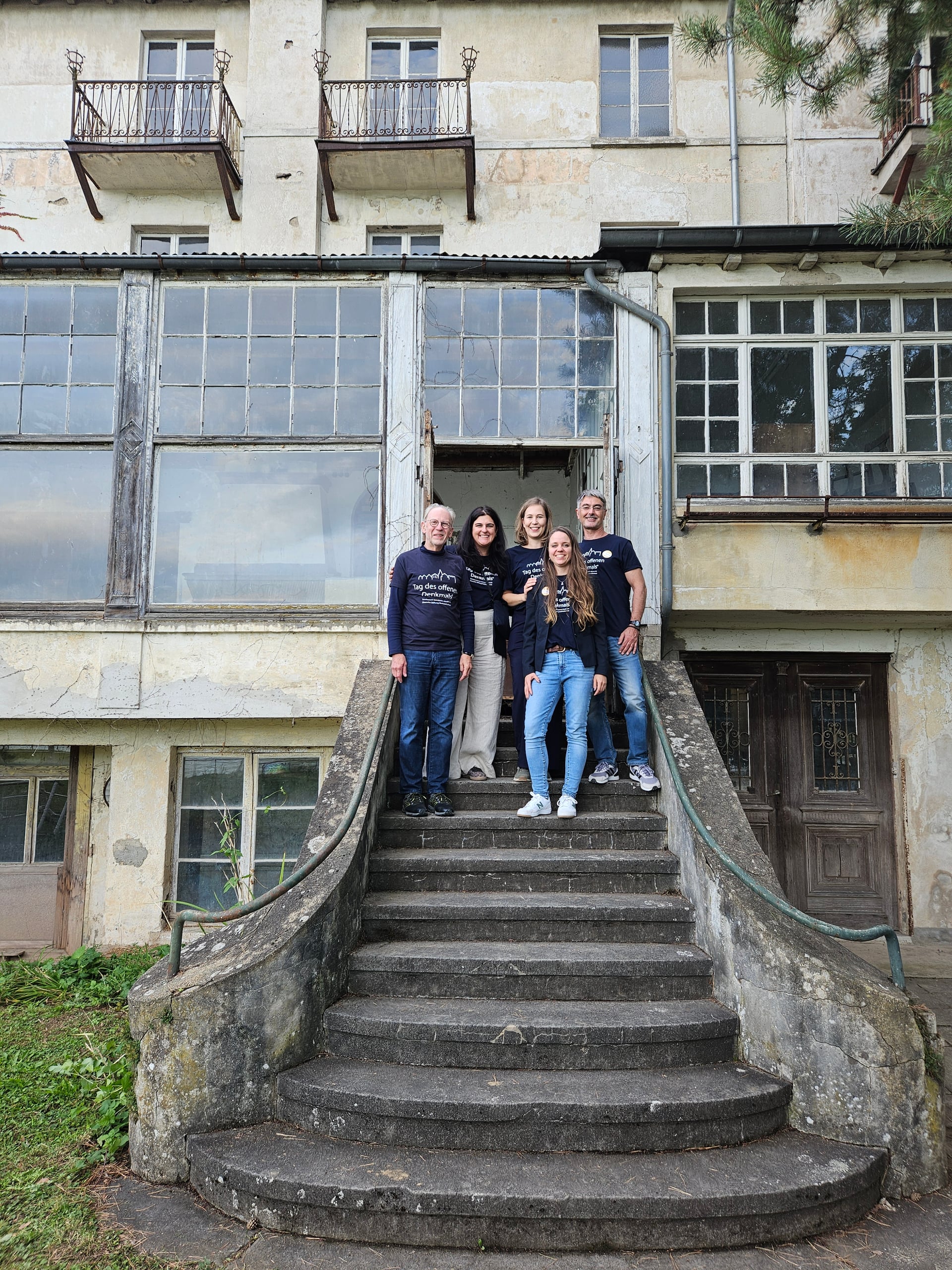 Das Team der Deutschen Stiftung Denkmalschutz freut sich über das große Interesse an dem ehemaligen Hotel am Tag des offenen Denkmals. Das Team der Deutschen Stiftung Denkmalschutz freut sich über das große Interesse an dem ehemaligen Hotel am Tag des offenen Denkmals.