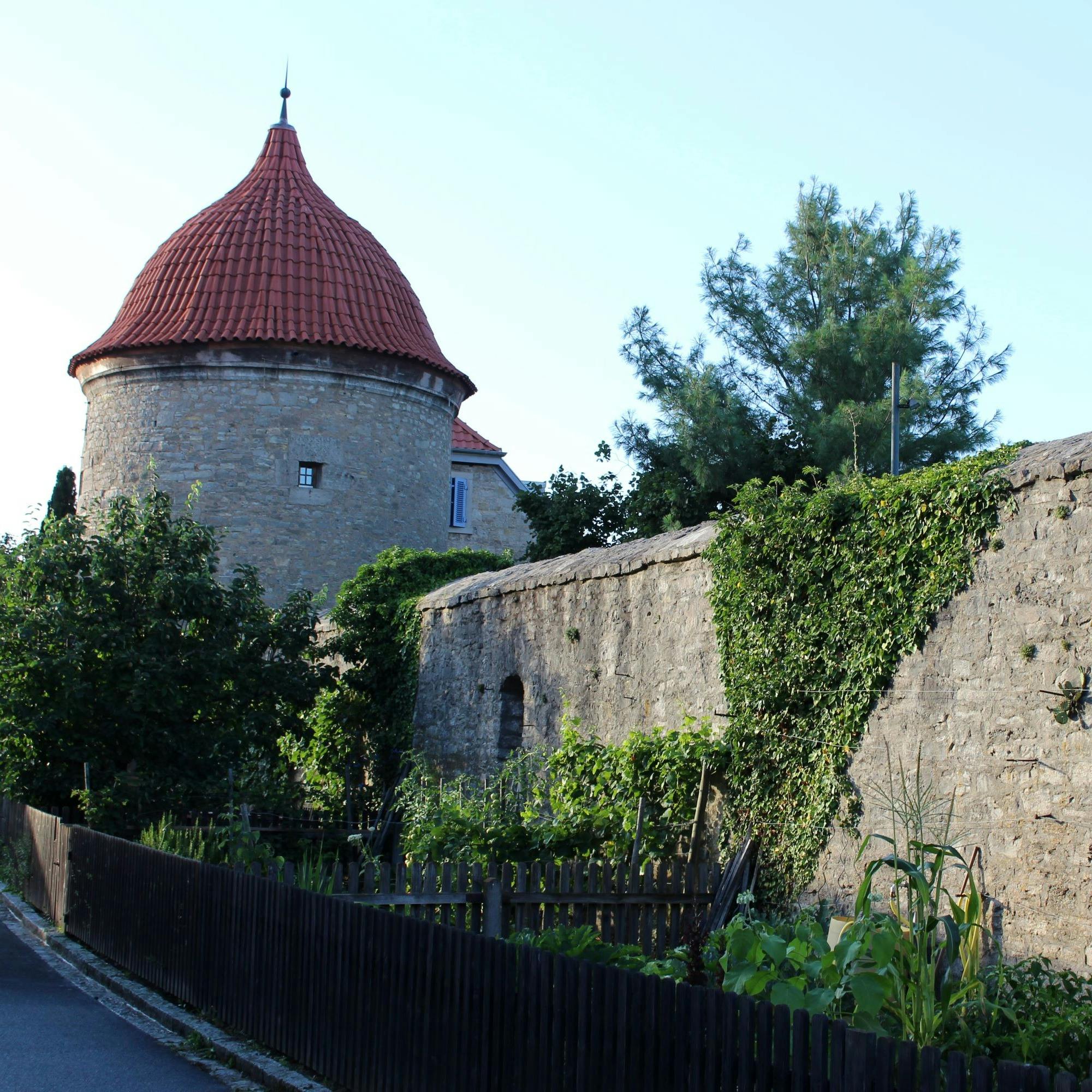 Symbolhafte und regionale Formen: Der Dicke Turm in Eibelstadt (BY)