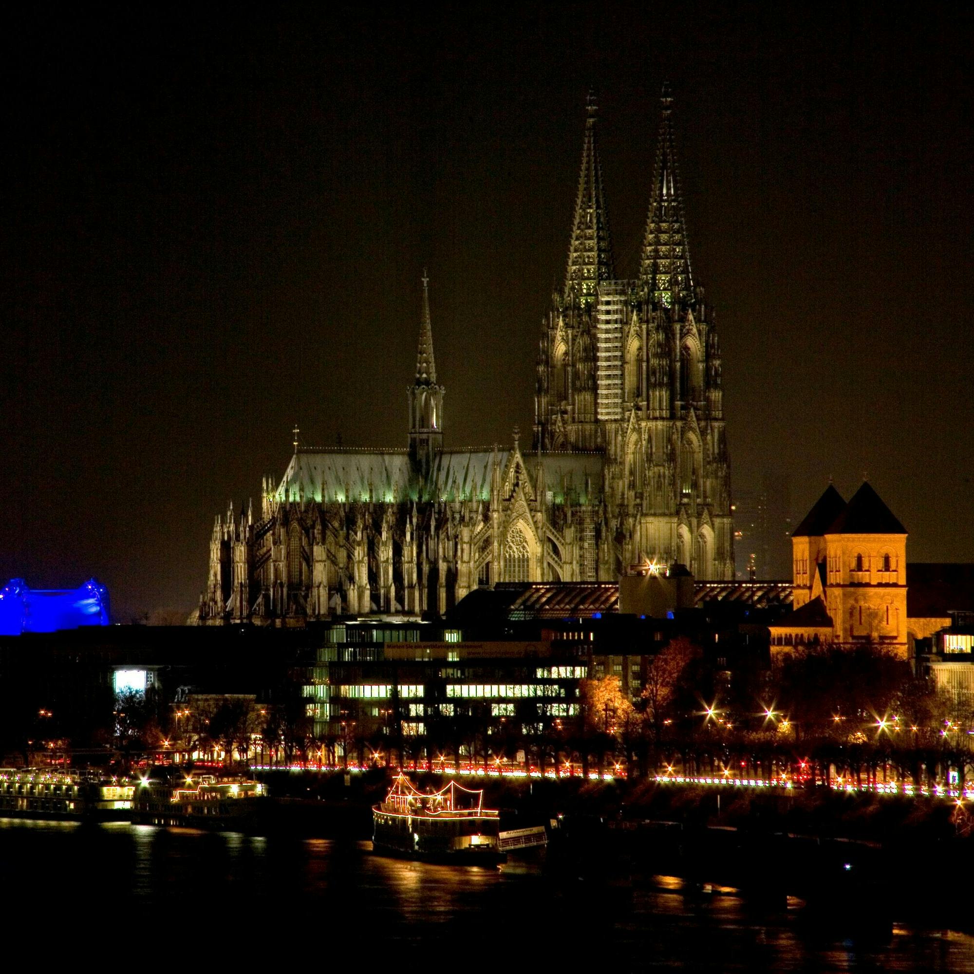 Ein klassisches Wahrzeichen: Überregional bekannt und berühmt ist der Kölner Dom (NW)