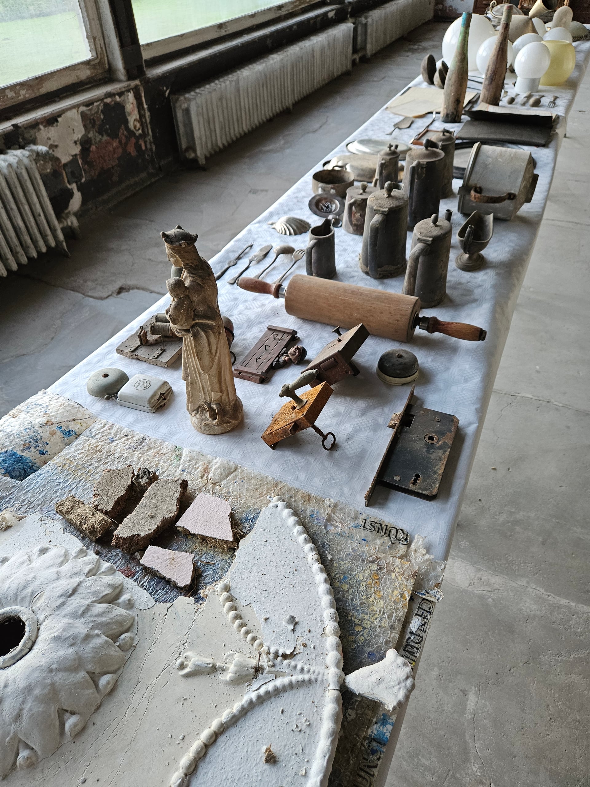 Die gefundenen Denkmalschätze aus dem ehemaligen Hotel wurden in Rolandseck präsentiert. Die gefundenen Denkmalschätze aus dem ehemaligen Hotel wurden in Rolandseck präsentiert.