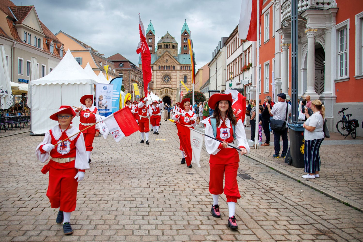 Feierlicher Einzug des Fanfarenzuges der Spielvereinigung Rot-Weiss Speyer e.V.  Feierlicher Einzug des Fanfarenzuges der Spielvereinigung Rot-Weiss Speyer e.V.