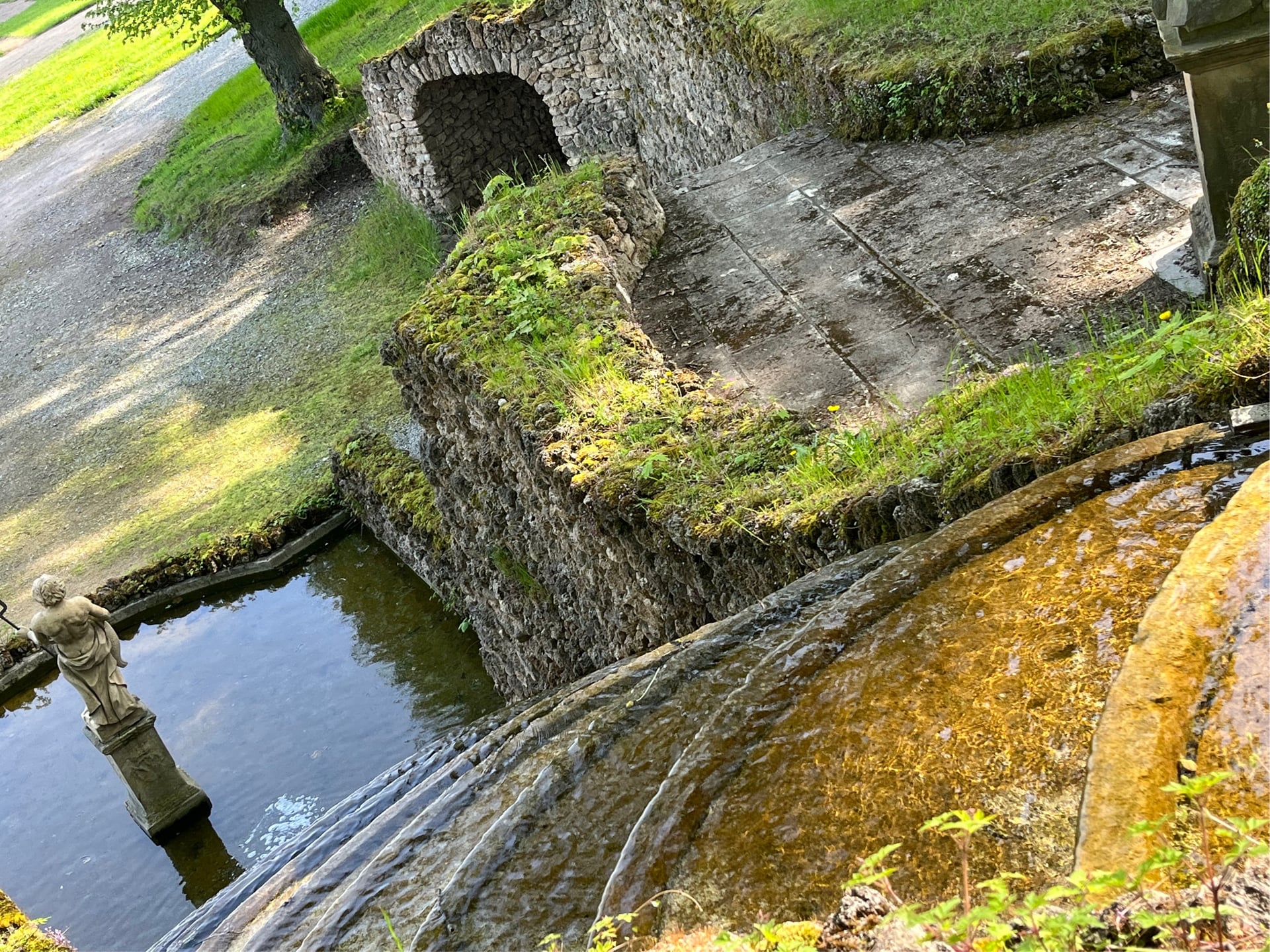 Fotoquelle: Kaskade mit Neptun und Grotte